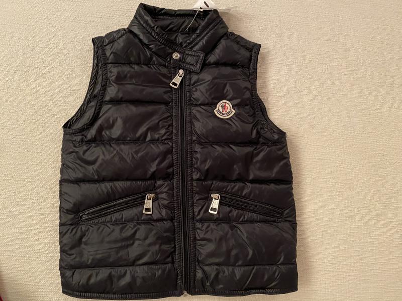Il mondo delle pulcette - usato firmato selezionato - Piumino smanicato  moncler 3