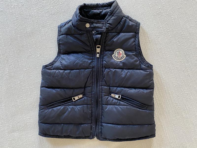Il mondo delle pulcette - usato firmato selezionato - Smanicato moncler  18/24 m