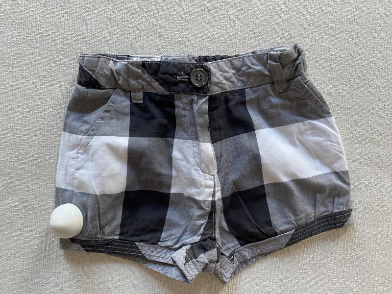 Il mondo delle pulcette - usato firmato selezionato - Pantaloncini burberry  1 a